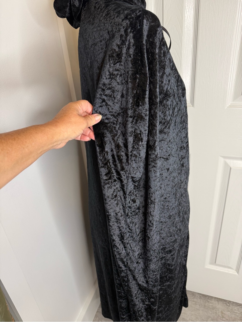 Black crushed Velvet Hooded Cape/Cloak costume free size cosplay renaissance - Picture 3 of 9